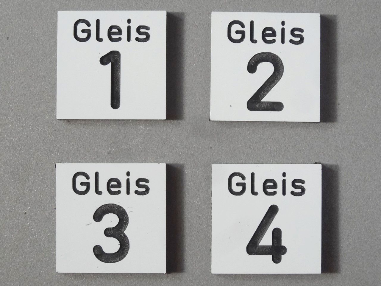 Picture of Number plates for tracks, small
